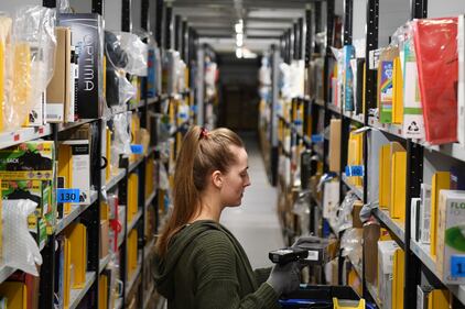 Preparativi per il Black Friday allo stabilimento di Amazon a Peterborough 1