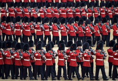 Inghilterra: guardia reale inglese sviene durante il "Trooping the Colour" 9