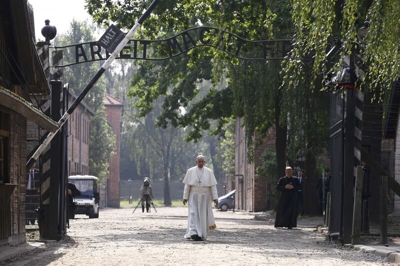 Il Papa in visita ad Auschwitz 10
