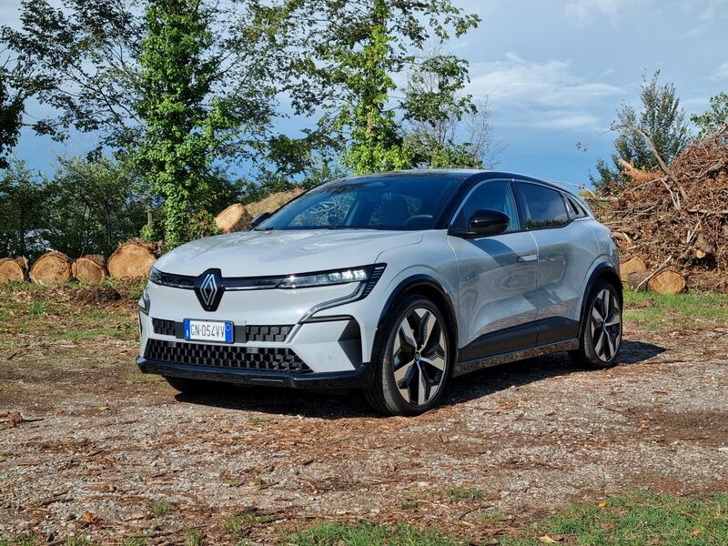 Renault Megane E-Tech Electric: guarda la gallery del crossover ibrido 1