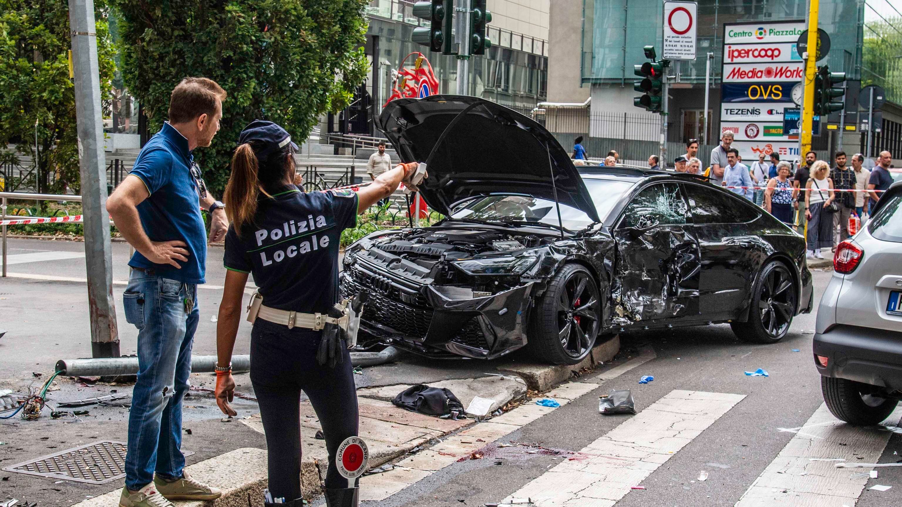 Schiacciato contro un palo. Karl morto dopo l'incidente