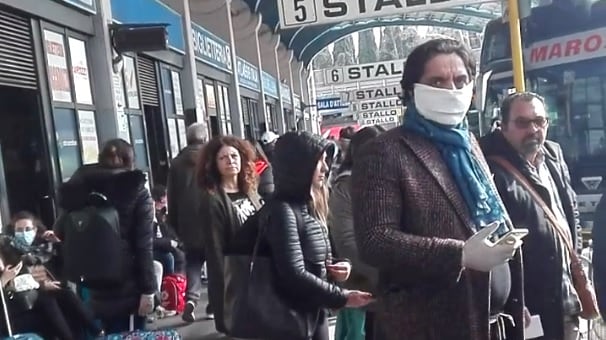 La vergognosa fuga di massa: "Qui a Roma non ci controllano"