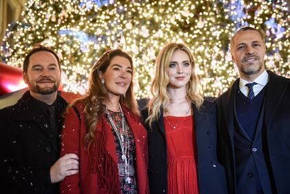 Chiara Ferragni accende l'Albero di Natale a Milano 10