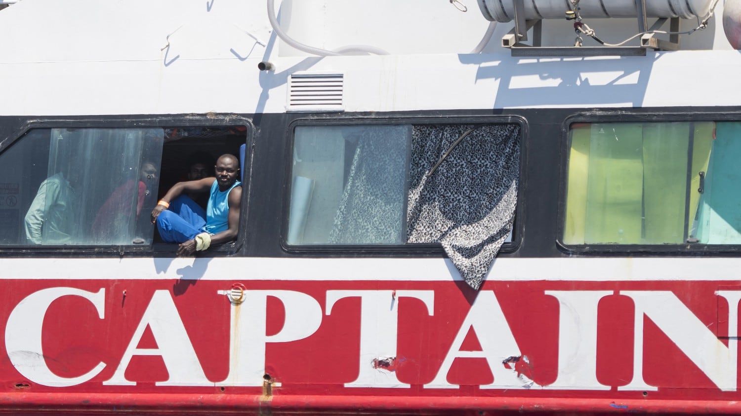 Ora scatta l'allarme degli 007: "20mila migranti verso l'Italia"