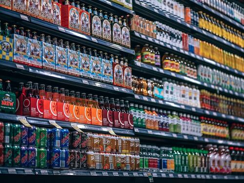 Il paese fa sparire la birra per boicottare il festival neonazista