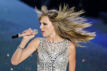 Taylor Swift con un tweet sbaraglia Apple 8