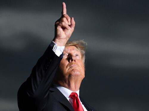 Pioggia di fuoco sul Donbass. Trump: "Con me in carica nessuna invasione russa"