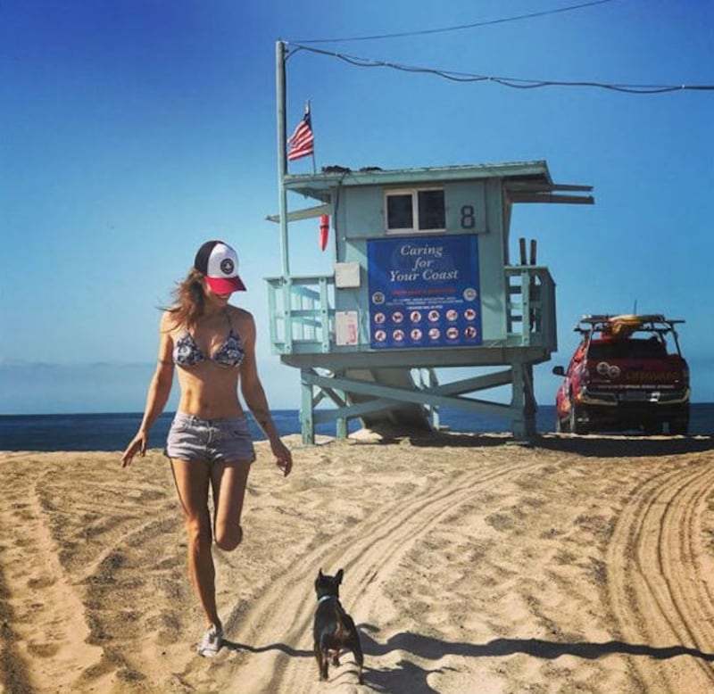 Elisabetta Canalis in costume su Instagram 6
