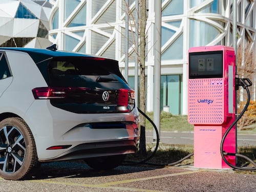 Auto elettriche e vacanze, perché le colonnine possono fare la differenza nella scelta dell’hotel