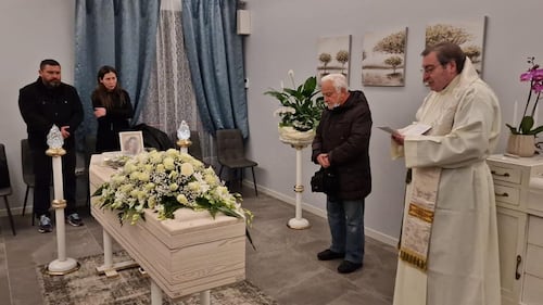 La camera ardente allestita per Yana Malayko (foto Alessandro Politi)