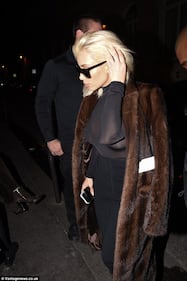 Kim Kardashian (quasi) in topless 2