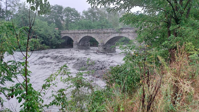 Maltempo, è allerta al Nord: violenti temporali a Milano. Crolla un ponte nel Torinese, frane in Liguria 3