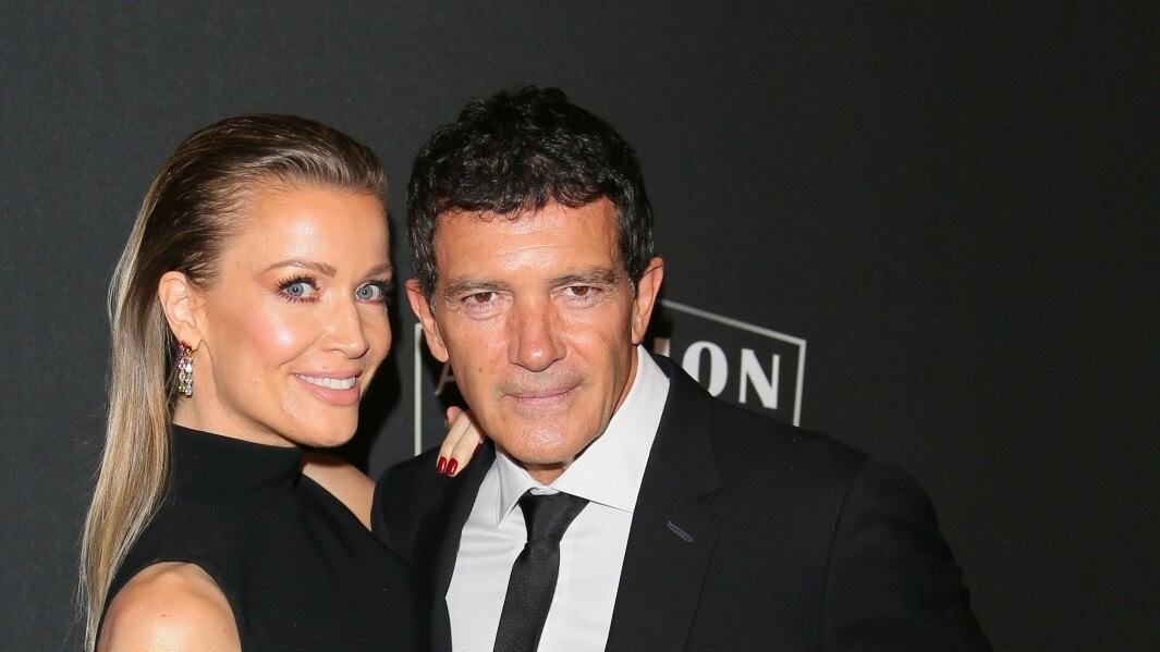 Antonio Banderas riceve l'Awards da Dakota Johnson: "Lui ha illuminato la mia vita"
