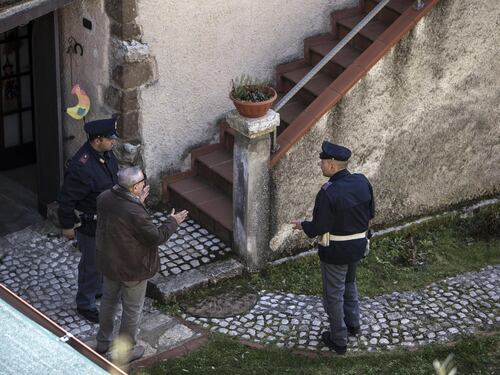 "Fuori c'è il male" e la famiglia vive per 30 anni segregata in casa