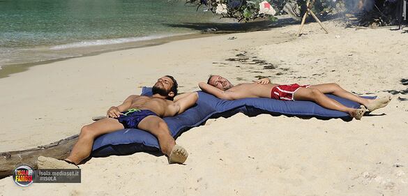 Isola dei Famosi: foto hot da Playa Uva 10