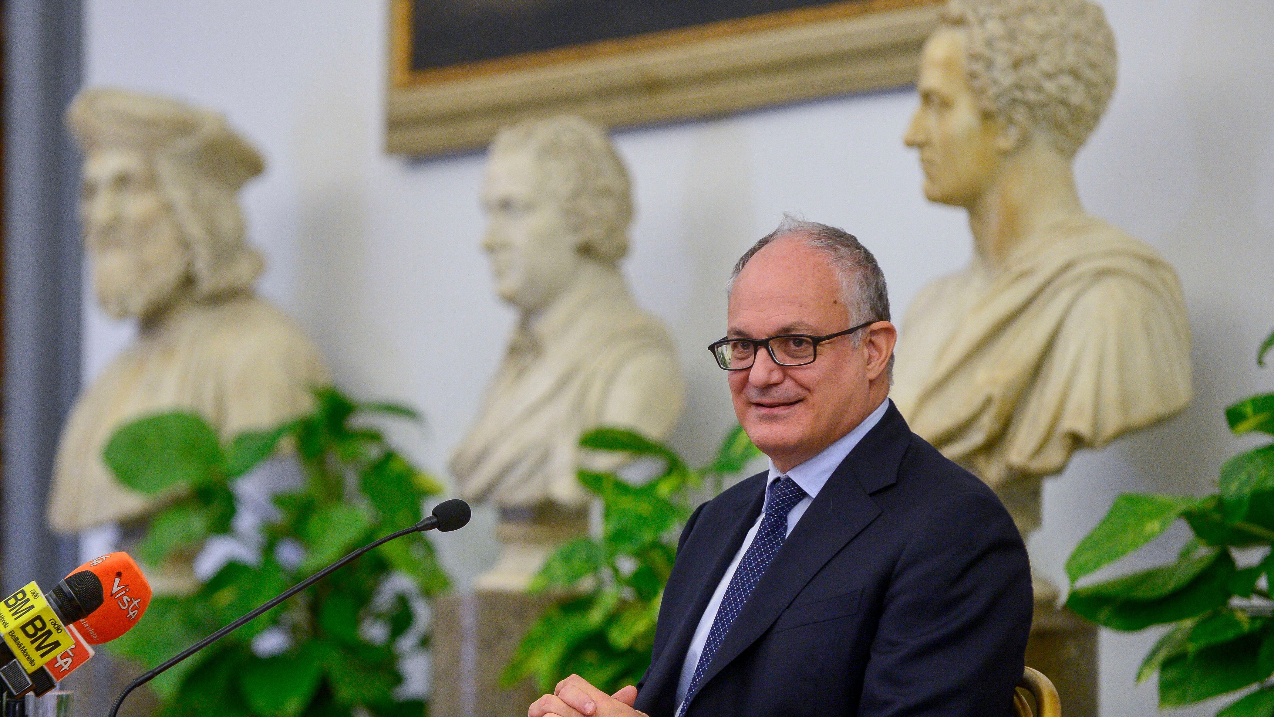 L'ultima follia del Pd: "Non incartate i regali di Natale"