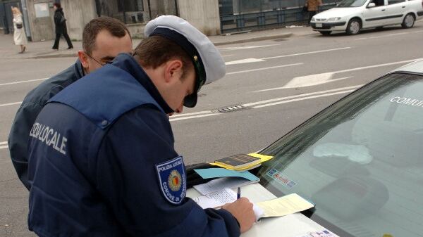 Multe al contrario a pedoni e automobilisti