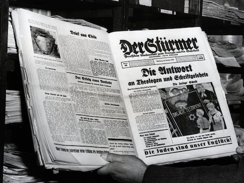 Il mistero dell'uomo che fa "sparire" i cimeli nazisti