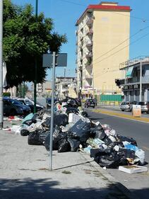 Discariche abusive e cumuli di rifiuti nell'area nord di Napoli 2
