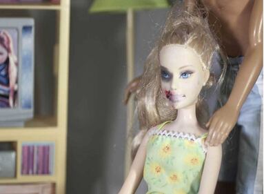 Quando c'è anche Barbie tra le vittime di violenza sulle donne 7
