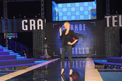 Alessia Marcuzzi sexy conduttrice dell'Isola dei Famosi 2017 6