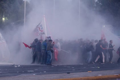 Grecia, scontri davanti al parlamento 18