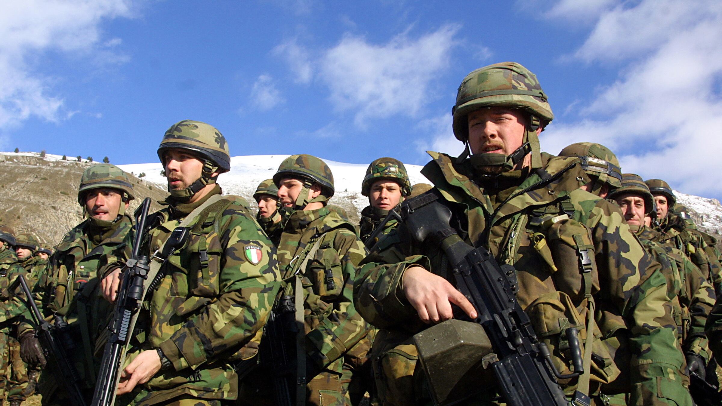 A Bergamo arrivano gli alpini Milano verso la superstruttura