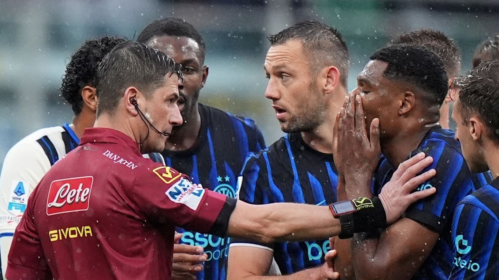 L'arbitro Manganiello promosso dall’Aia ma fermato un turno: che succede