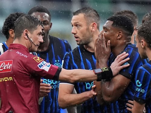 L'arbitro Manganiello promosso dall’Aia ma fermato un turno: che succede