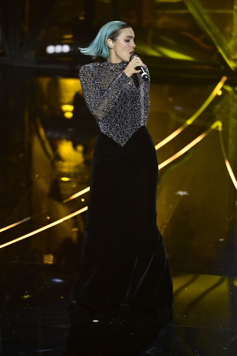 Sanremo 2024: ecco il look della finalissima del Festival di Rose Villain 7