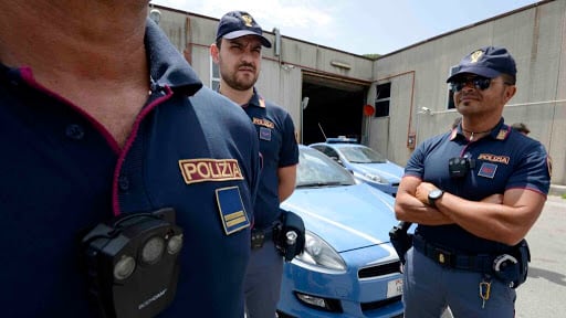 Gli agenti chiedono bodycam, ma li incriminano per tortura