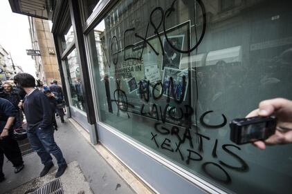 No Expo, scritte e vandalismo per le vie di Milano 4
