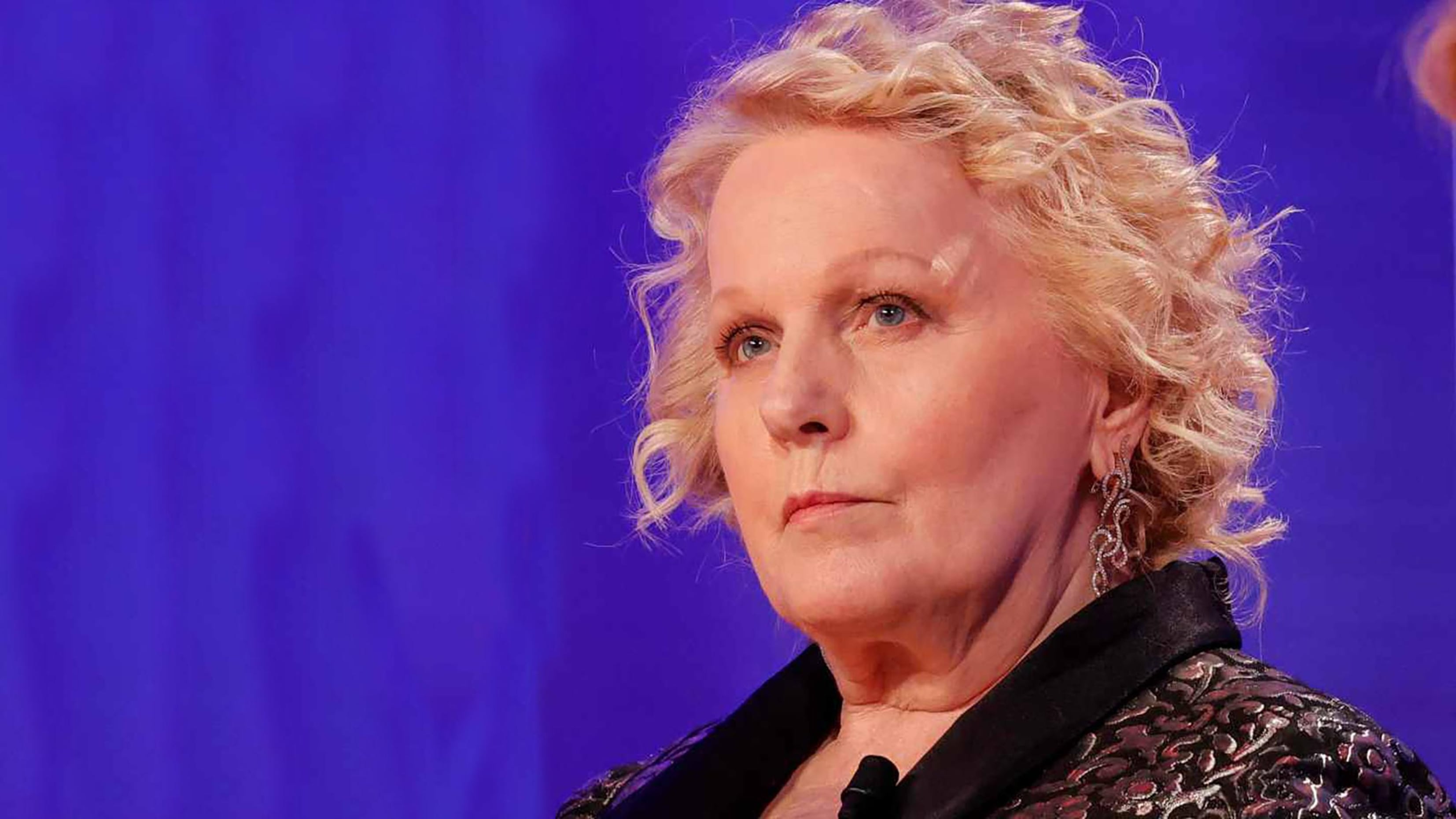 Katia Ricciarelli gela Alex Baudo: "Le palle sono tante, non voglio rispondere"