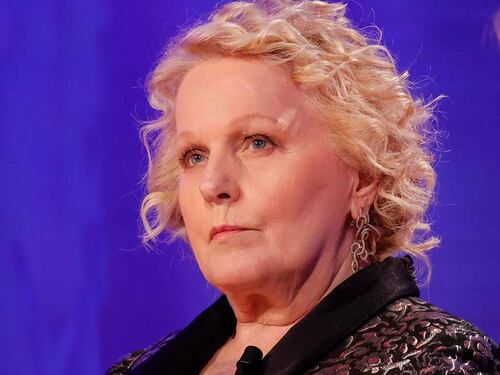 Katia Ricciarelli gela Alex Baudo: "Le palle sono tante, non voglio rispondere"