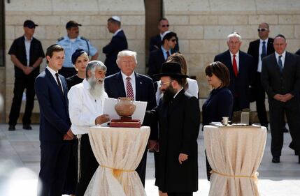 Donald Trump, il primo presidente Usa a visitare il Muro del Pianto 7