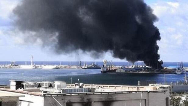 Il porto di Tripoli sotto attacco (a un passo dagli italiani)