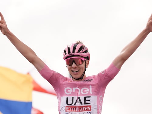 Giro, le Alpi incoronano Pogacar che demolisce i rivali anche a Livigno