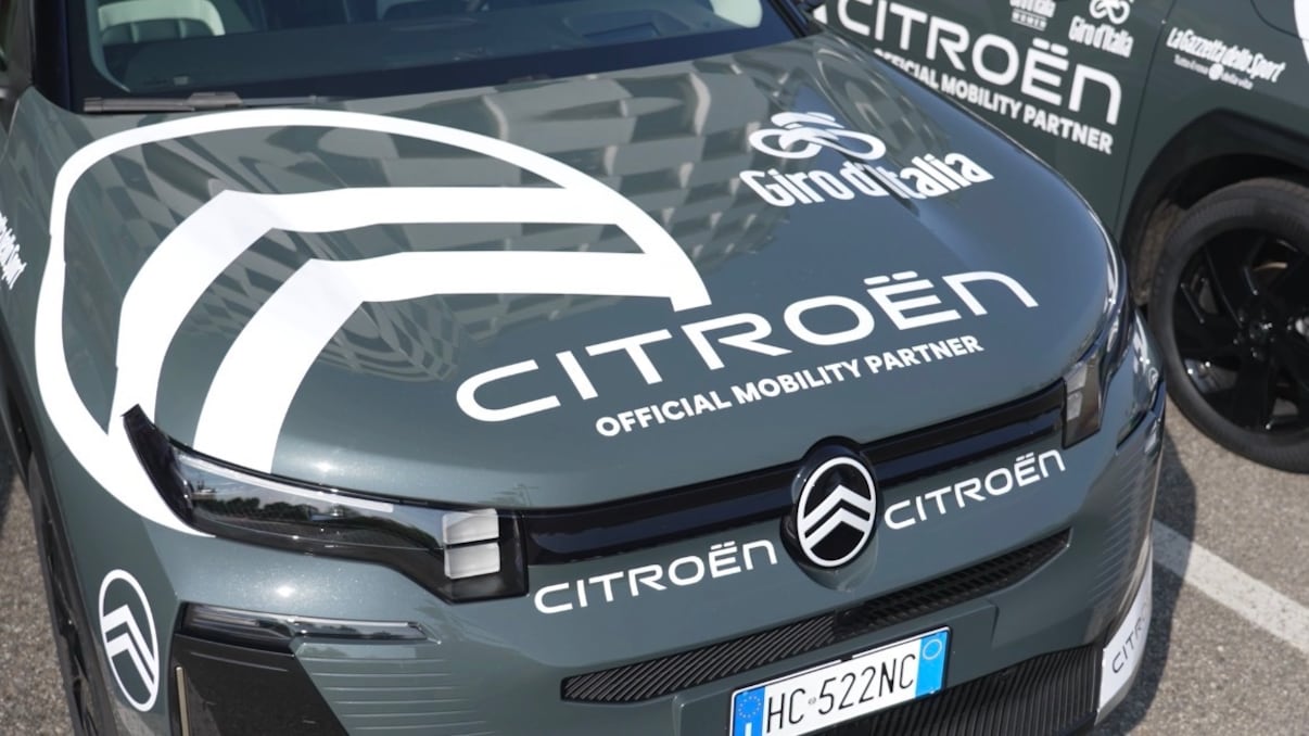 Citroën corre con il Giro d’Italia: la nuova C5 Aircross diventa l’ammiraglia del ciclismo italiano