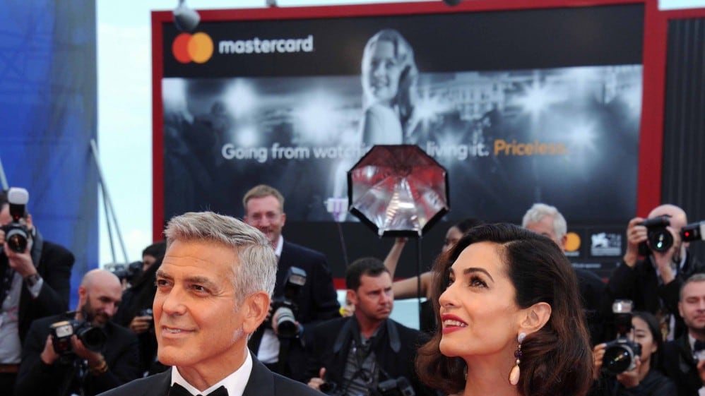 Furbo e affascinante Clooney solletica la rabbia d'America