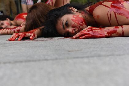 Madrid, la protesta choc degli animalisti 10