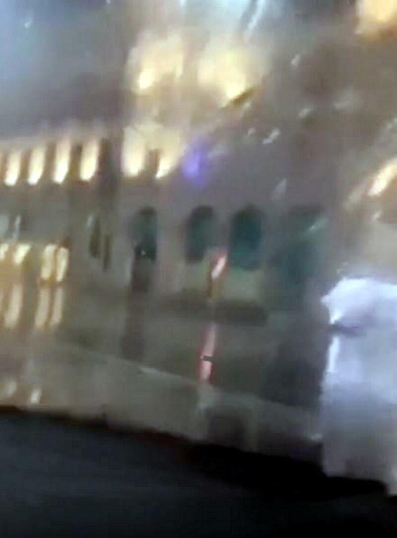 L'influencer con l'auto in piazza Duomo 1