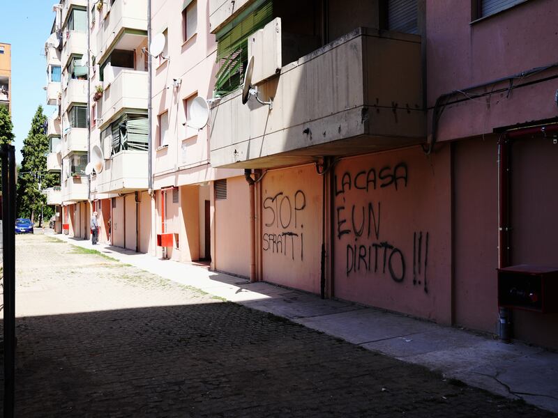 Protesta dei residenti di via Bolla a Milano dopo la maxi rissa 6