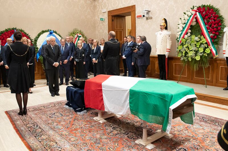 Napolitano, le immagini della camera ardente: il picchetto d'onore, le corone di fiori, l'arrivo dei politici 7