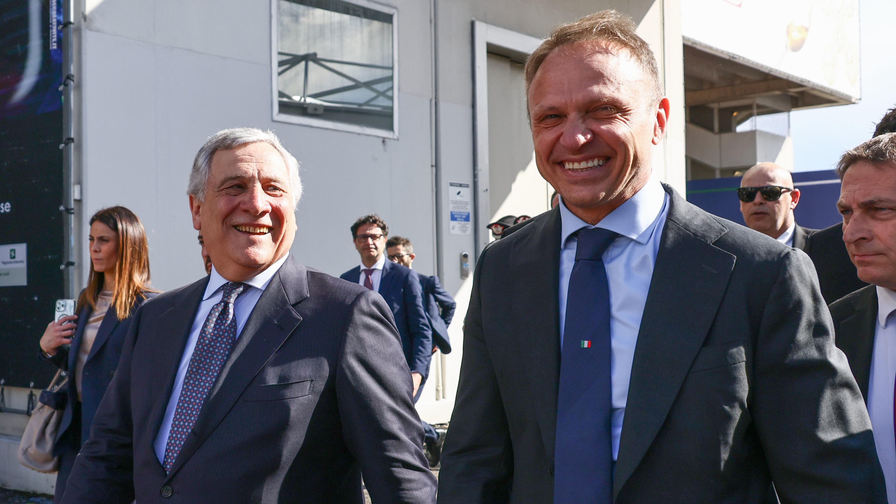 Il governo scuote i fannulloni. "Meglio nei campi che sul divano con il reddito"