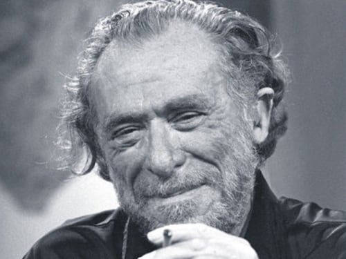 Donne, editori, alcol, gatti: l'inferno poetico di Charles Bukowski