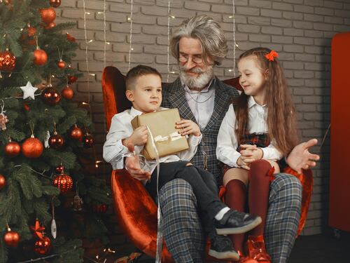 Giochi da tavolo, ecco i più divertenti da regalare ai nipoti questo Natale
