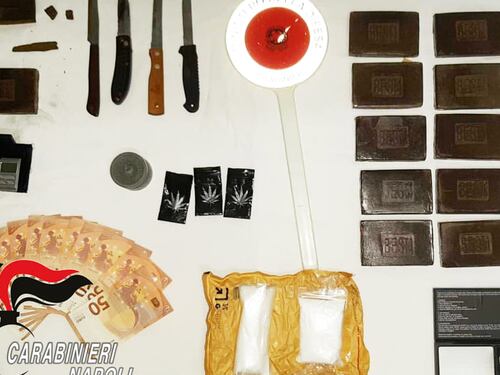 Ischia, nascondevano un chilo e mezzo di droga sotto una zolla di terra: 3 arresti