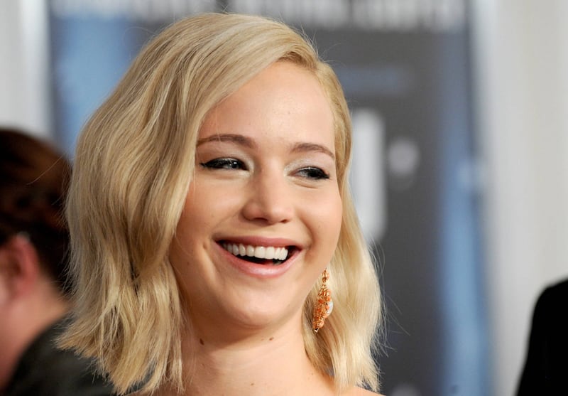 Jennifer Lawrence senza reggiseno alla première di Joy 11
