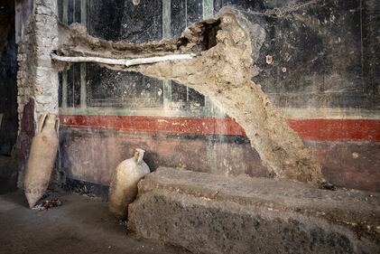 Pompei, le foto del complesso termale scoperto alla Regio IX  5
