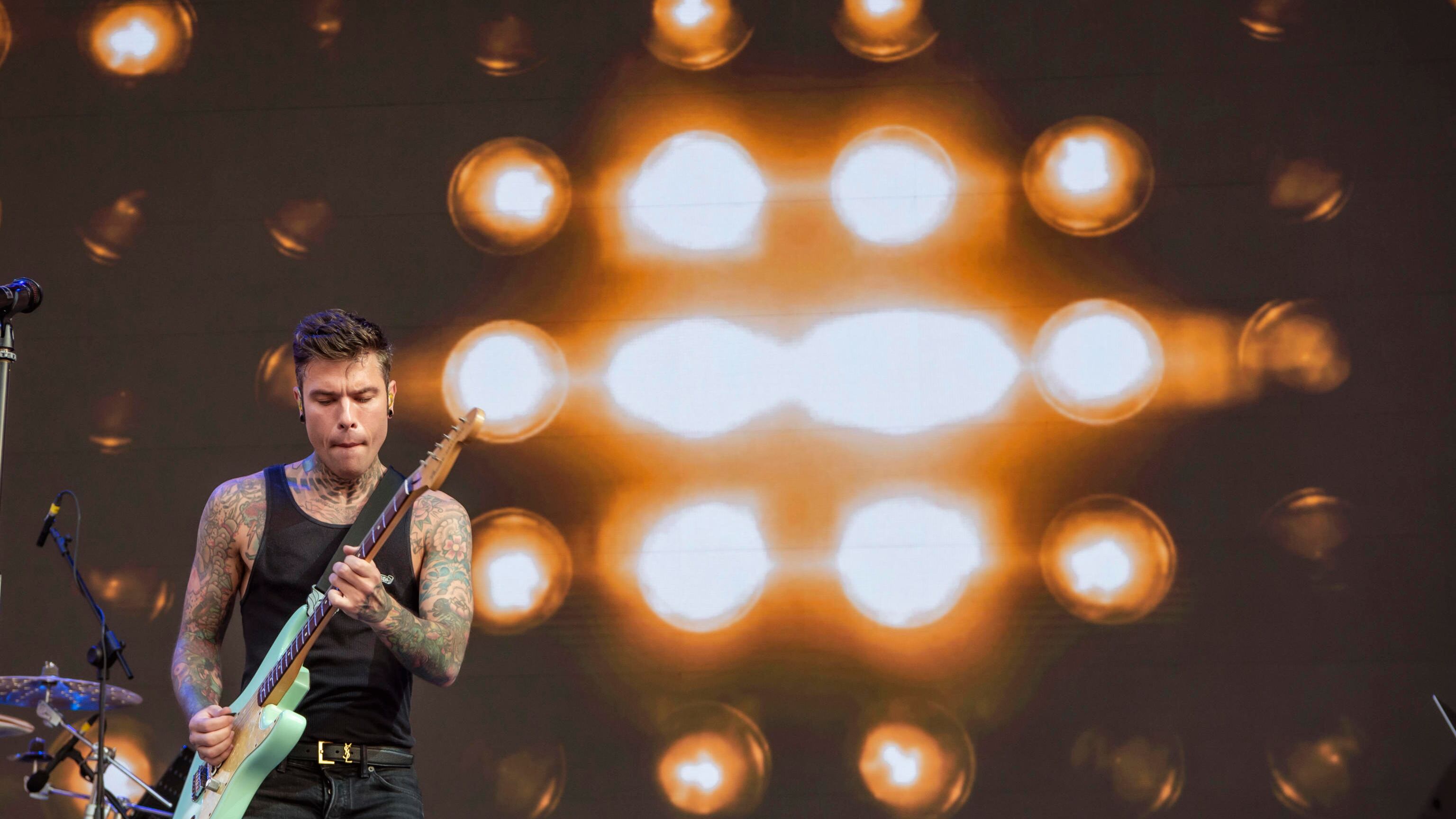 Carabinieri "infami, figli di cani". Per la Procura quello di Fedez non è vilipendio